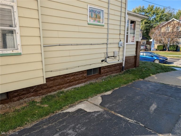 127 Courtland Avenue, Campbell, OH - Photo 3
