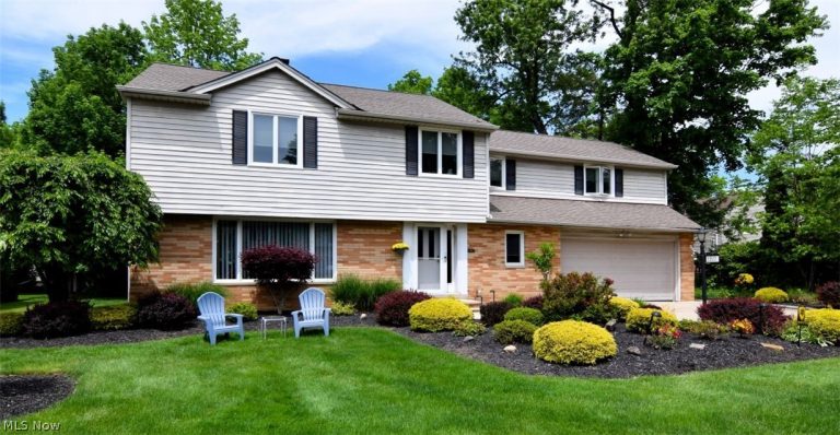 23531 Wendover Drive, Beachwood, OH - Photo 2