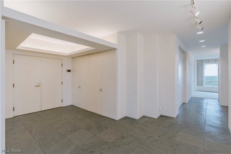 2 Bratenahl Place #15BC, Bratenahl, OH - Photo 6