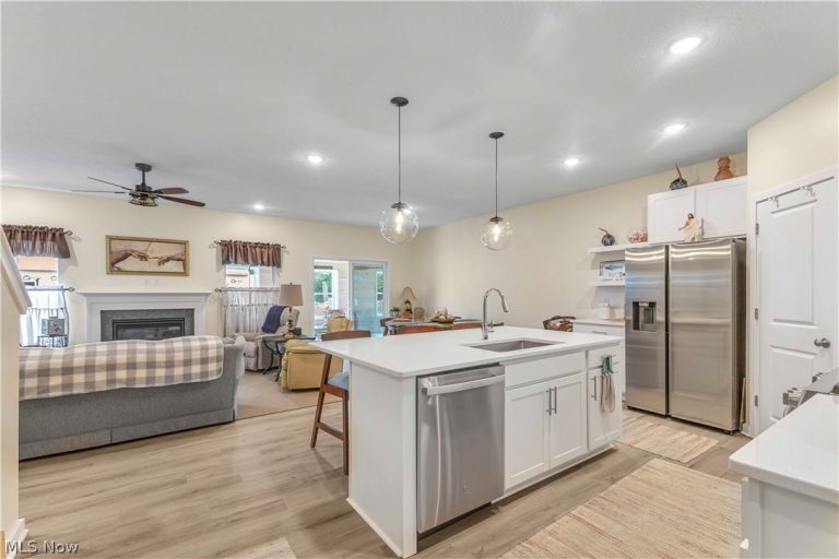5940 Cape Hatteras, Vermilion, OH - Photo 6