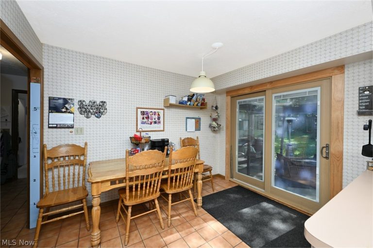 3379 Smith Road, Fairlawn, OH - Photo 6