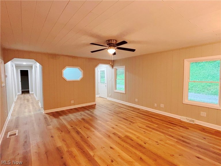 255 Sunview Lane, Follansbee, WV - Photo 6