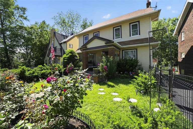 1066 Nela View Road, Cleveland Heights, OH - Photo 2