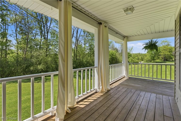 9475 Stafford Road, Chagrin Falls, OH - Photo 8