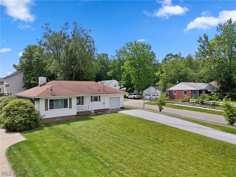1068 Hilbish Avenue, Akron, OH - Photo 2