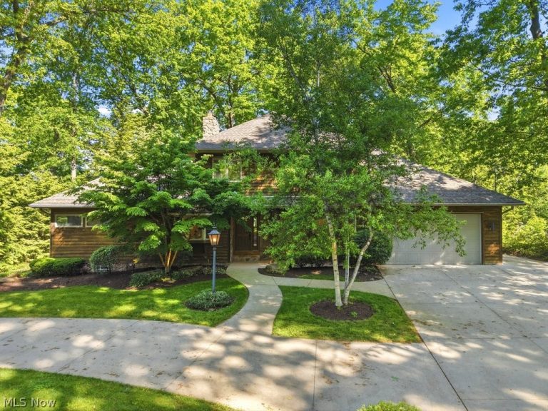 881 Gaylord Grove Road, Cuyahoga Falls, OH - Photo 2