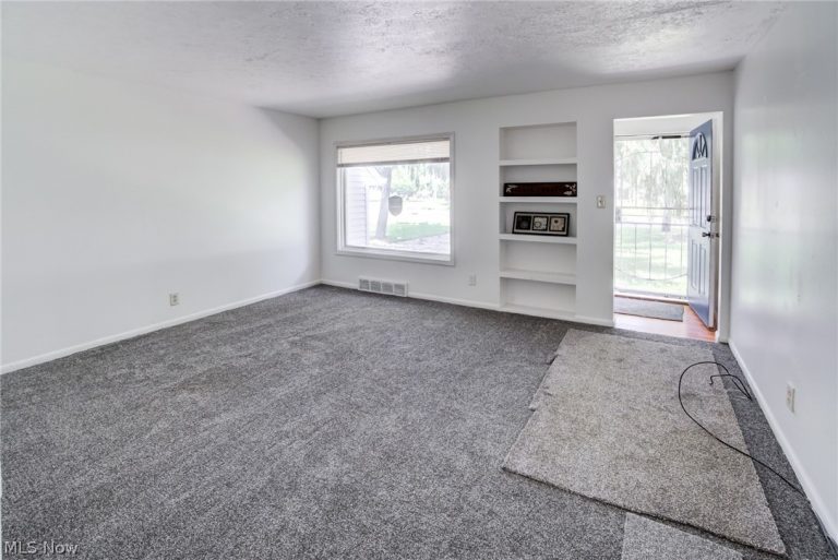 4684 Green Road, Warrensville Heights, OH - Photo 5