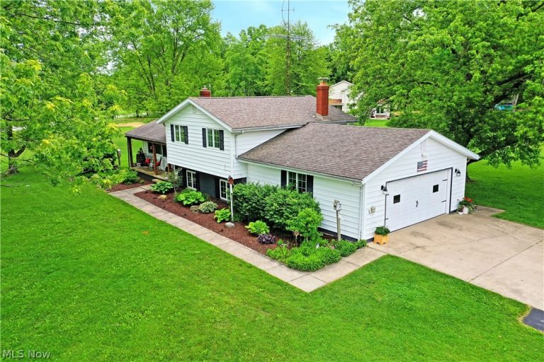 7198 Oak Hill Drive, West Farmington, OH - Photo 3