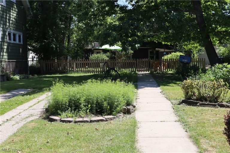 3878 Parkdale Road, Cuyahoga Heights, OH - Photo 6