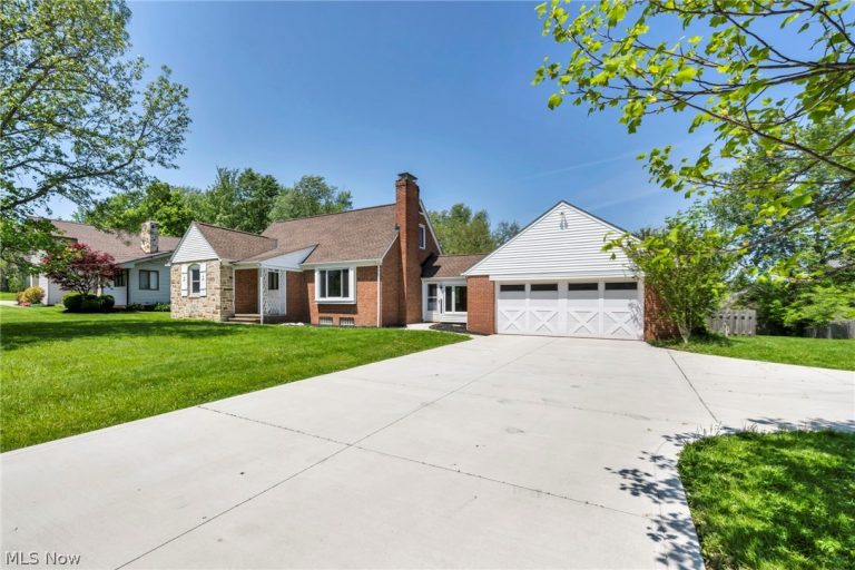 7035 Farview Road, Brecksville, OH - Photo 2