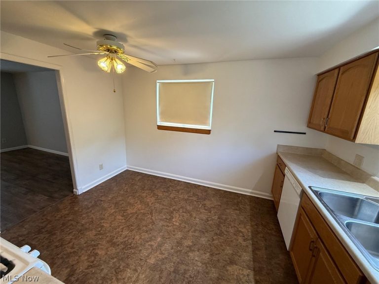 1582 Lee Terrace Drive, Wickliffe, OH - Photo 8