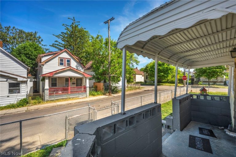 3502 Carlyle Avenue, Cleveland, OH - Photo 4
