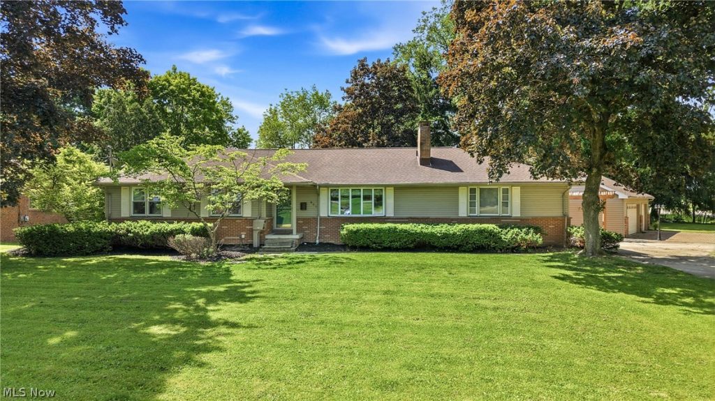 601 Murray Hill Drive, Youngstown, OH