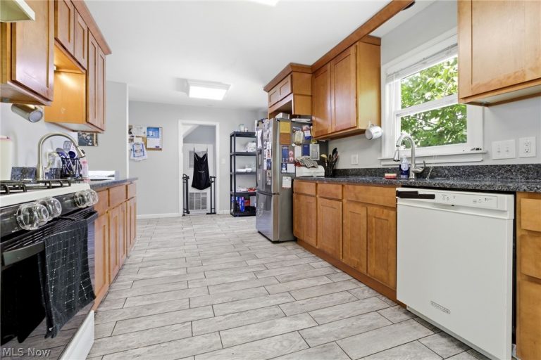 2431 White Road, University Heights, OH - Photo 6