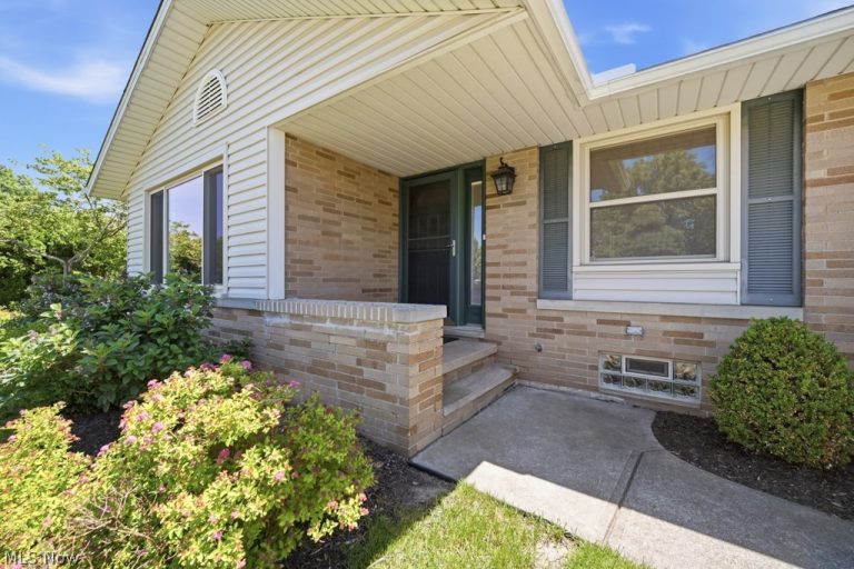 4480 Vezber Drive, Seven Hills, OH - Photo 3