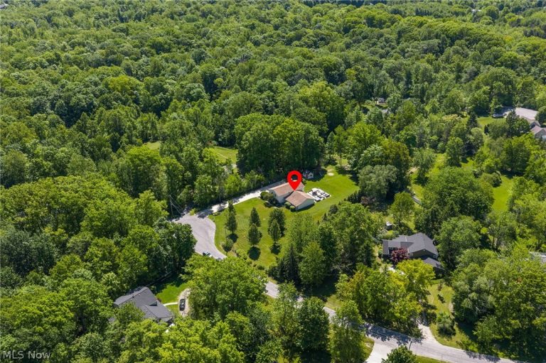 11341 Willow Hill Drive, Chesterland, OH - Photo 2
