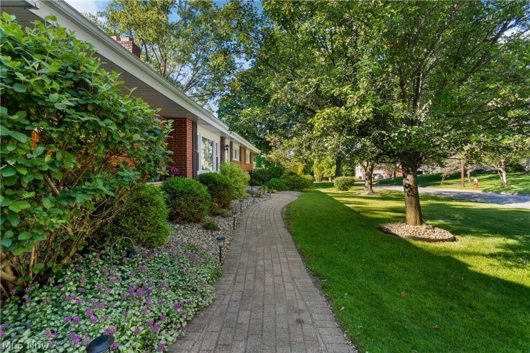1222 Pleasantview Avenue, North Canton, OH - Photo 2