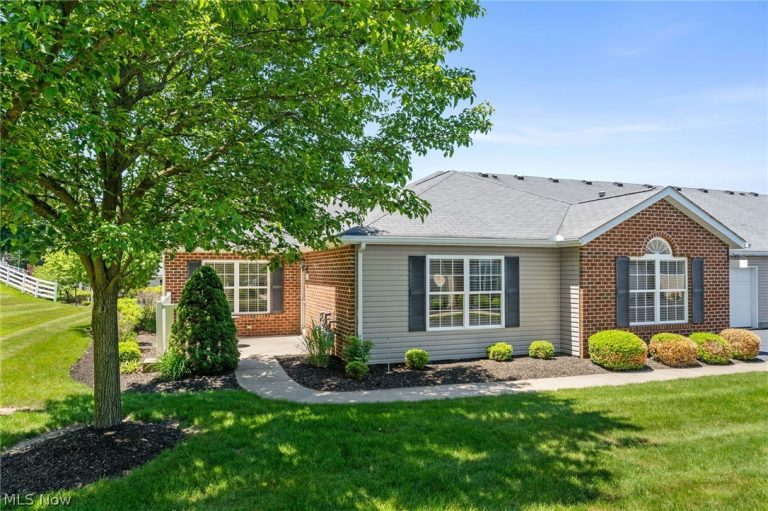 140 Woodbury Glen Street, Hartville, OH - Photo 2