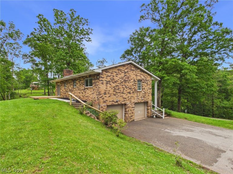 655 Ridgewood Boulevard, Belpre, OH - Photo 6
