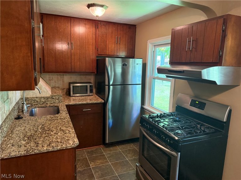 8233 Edgewood Road, Mentor, OH - Photo 2