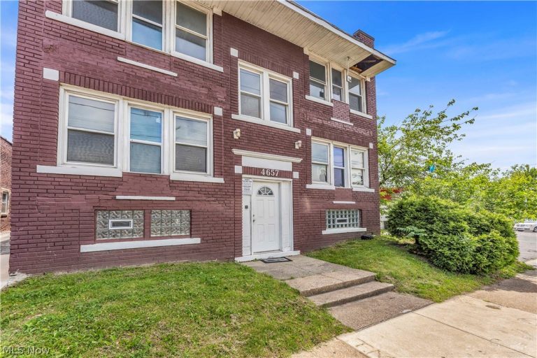 4657 Warner Road #3, Garfield Heights, OH - Photo 2