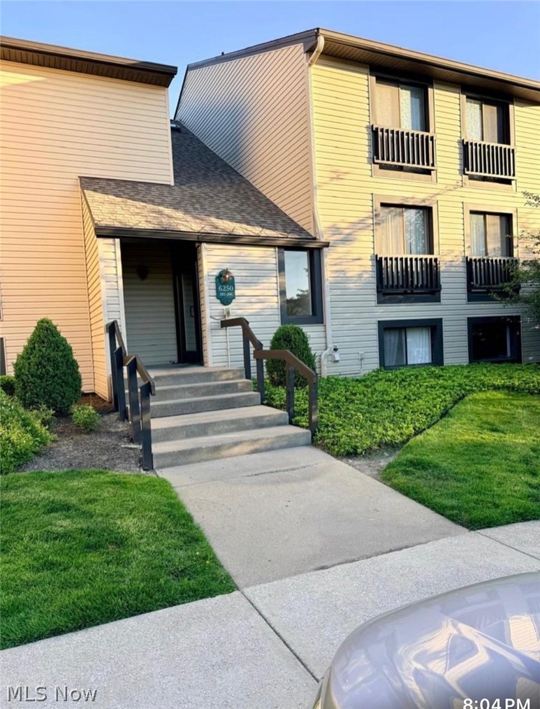 6250 Greenwood Parkway #202, Northfield Village, OH