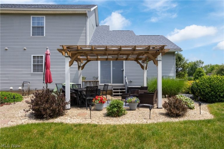 2419 Meadow Spring Circle, Akron, OH - Photo 4