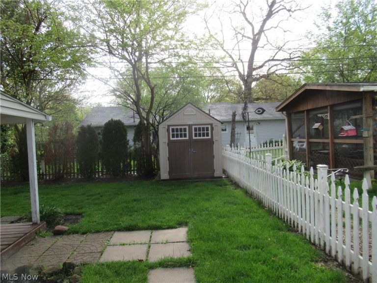 173 Forest Boulevard, Avon Lake, OH - Photo 3