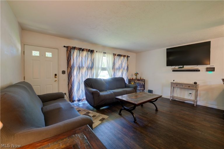 3805 Hogan Drive, Lorain, OH - Photo 2