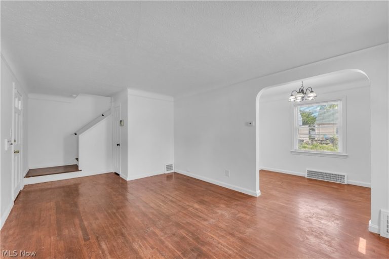 15803 Delrey Avenue, Cleveland, OH - Photo 6