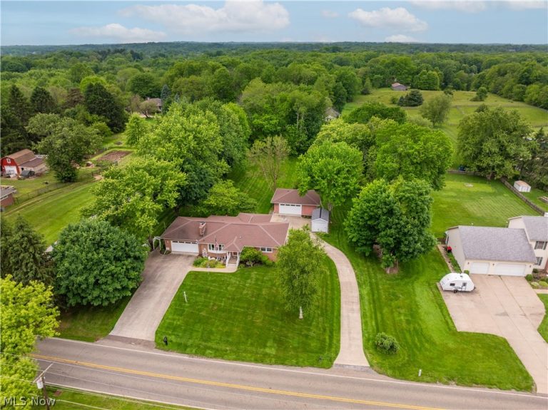 11385 William Penn Avenue, Hartville, OH - Photo 3