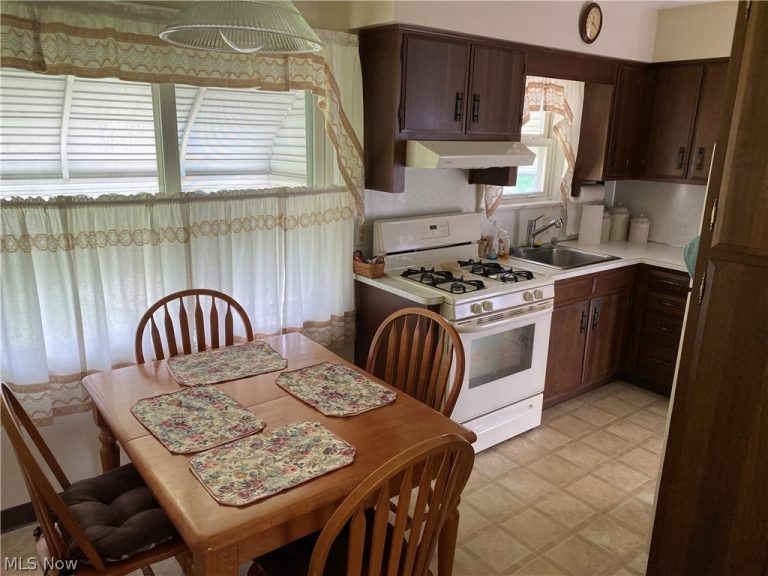 12910 Shady Oak Boulevard, Garfield Heights, OH - Photo 3