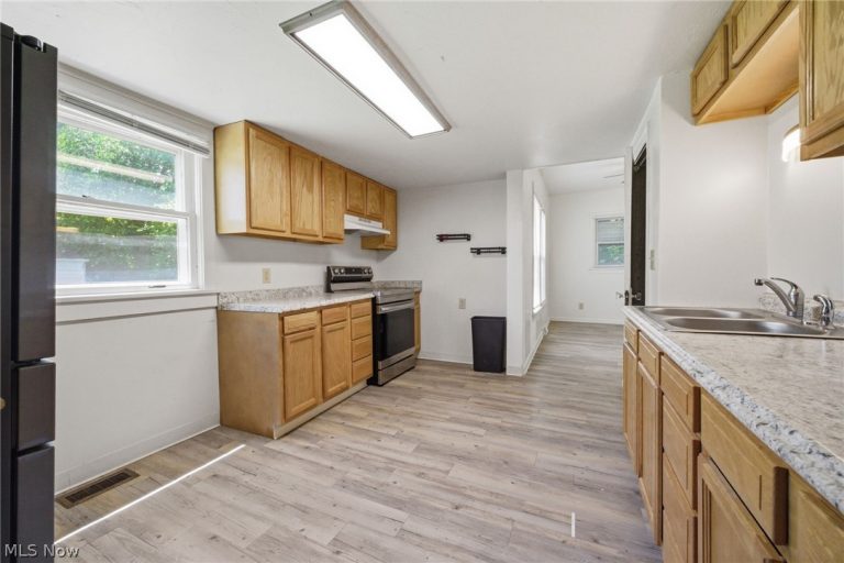 115 30th Street, Lorain, OH - Photo 3