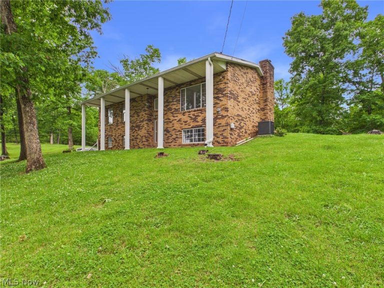 655 Ridgewood Boulevard, Belpre, OH - Photo 3