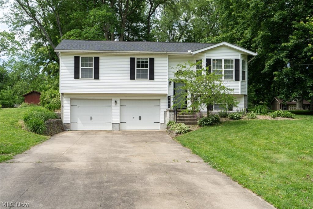 1211 Kingston Road, Uniontown, OH