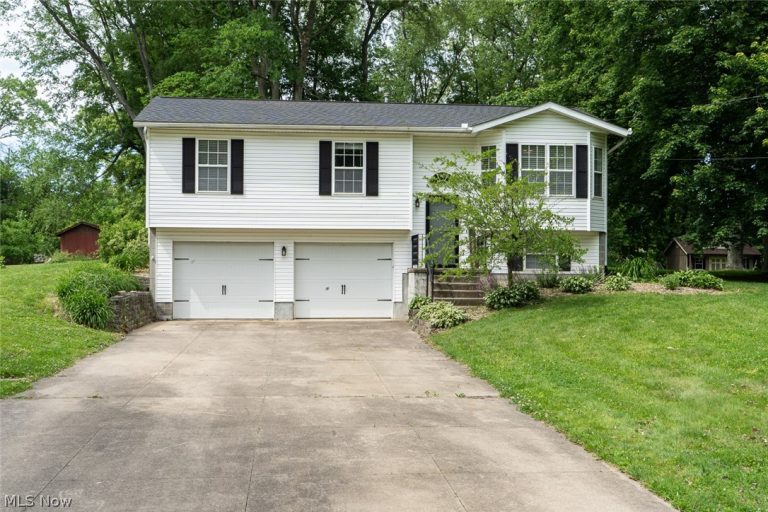1211 Kingston Road, Uniontown, OH, 44685