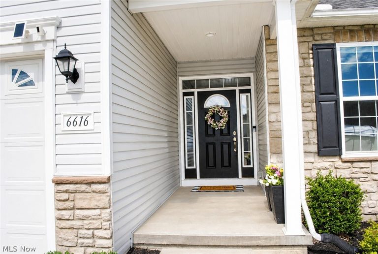 6616 Amber Way, North Ridgeville, OH - Photo 4
