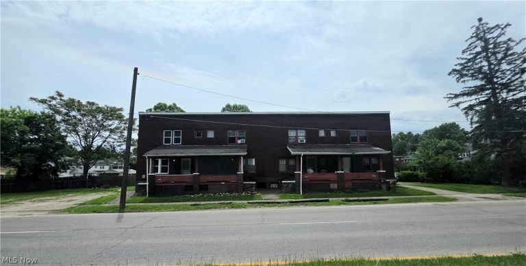 2217 Oakwood Avenue, Youngstown, OH - Photo 2