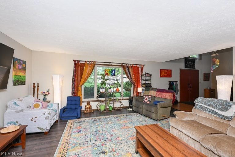 3379 Smith Road, Fairlawn, OH - Photo 4