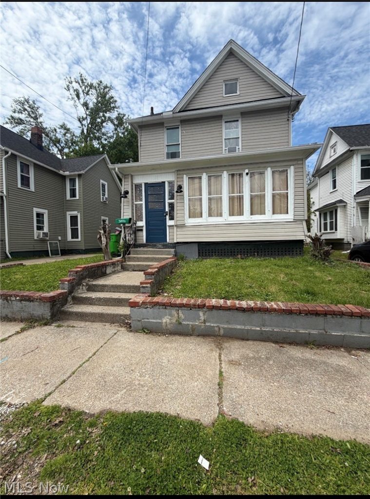 284 3rd Street, Barberton, OH