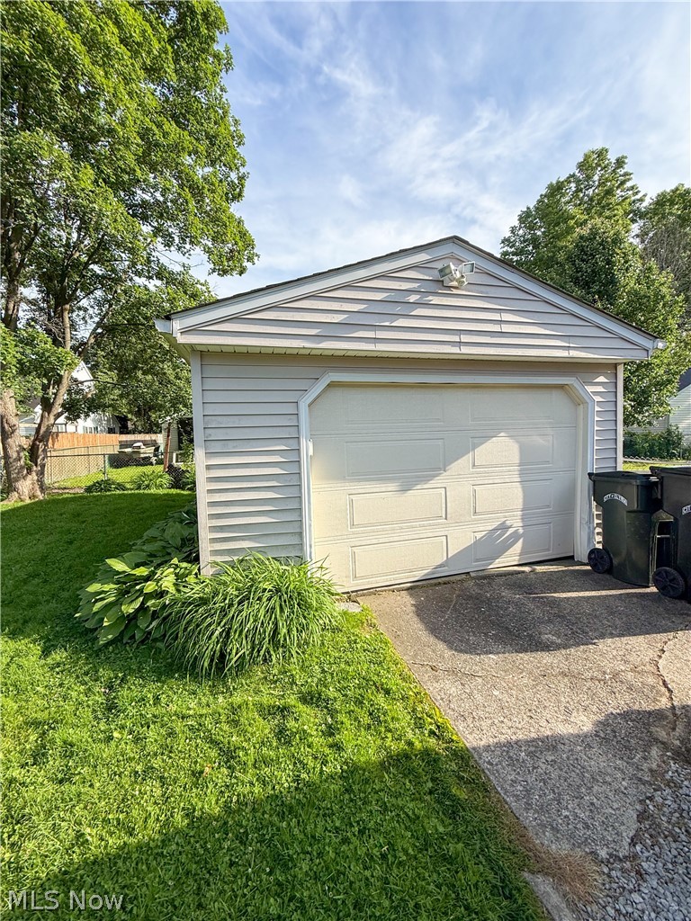 519 Case Avenue, Elyria, OH - Photo 3