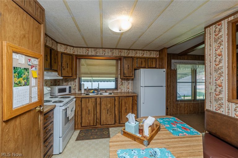 4 Overland Drive, Olmsted Twp, OH - Photo 5