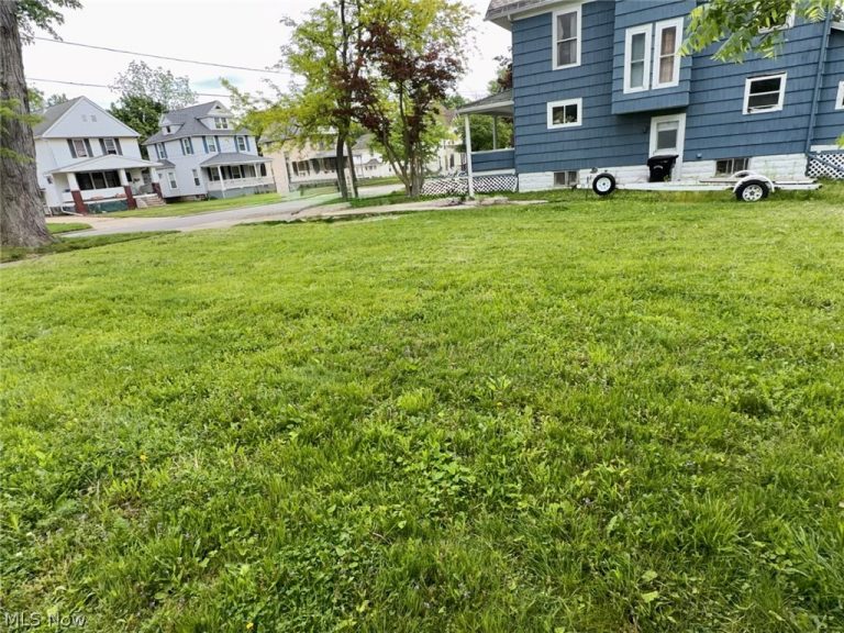 222 Wooster Street, Elyria, OH - Photo 5