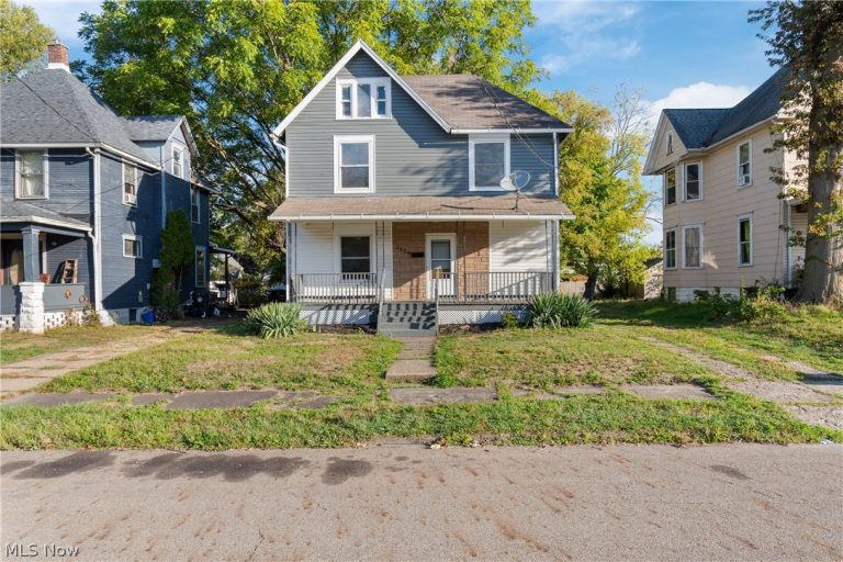 2329 Winfield Way, Canton, OH - Photo 2