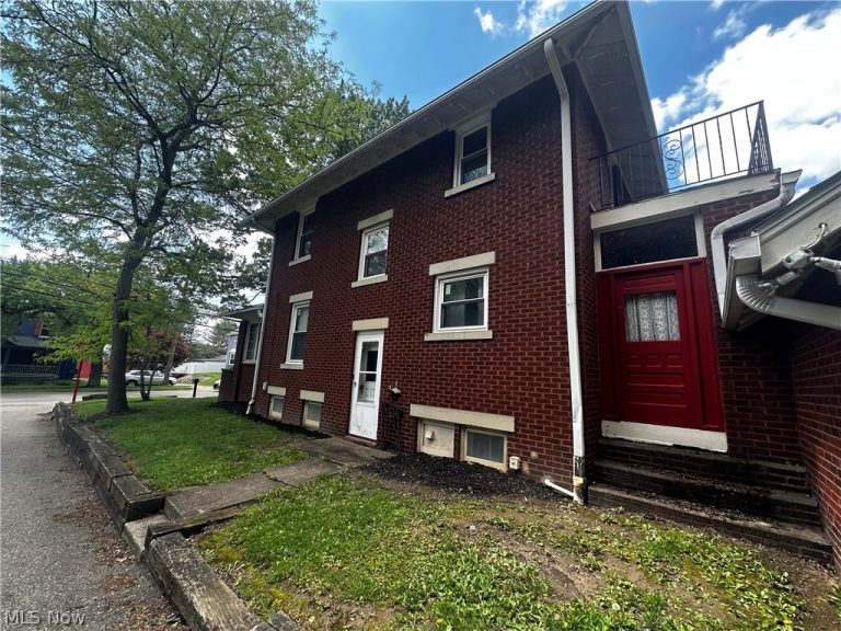 3771 Edison Street, Uniontown, OH - Photo 2