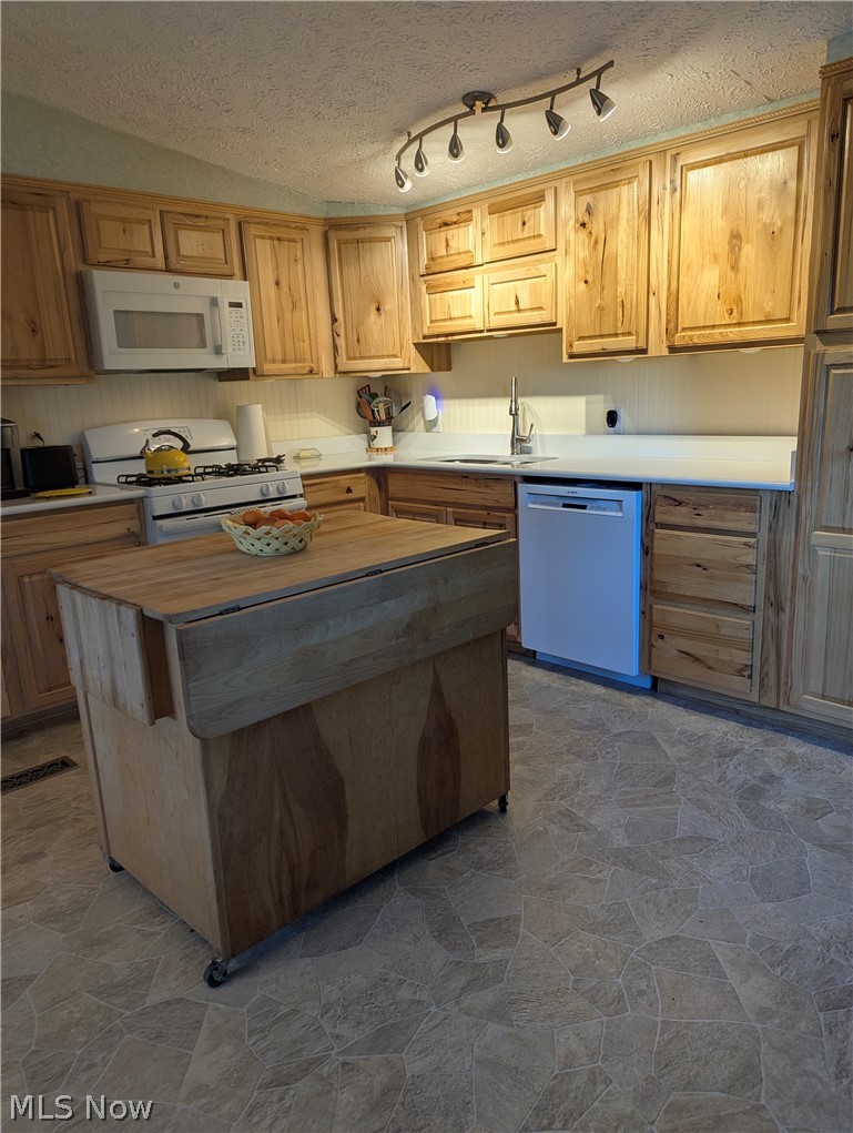 18395 Leatherwood Road, Salesville, OH - Photo 6