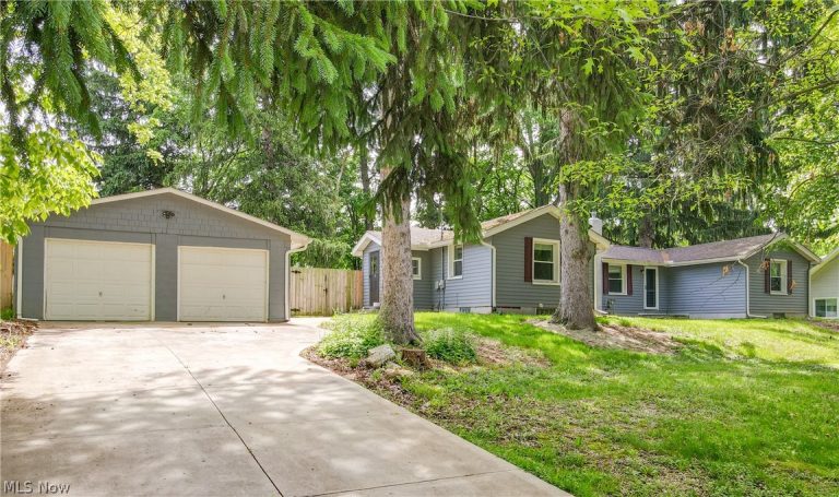 151 Shiawassee Avenue, Fairlawn, OH - Photo 2