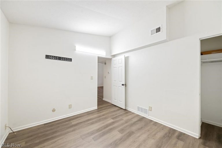 1939 Preston Avenue, Akron, OH - Photo 5