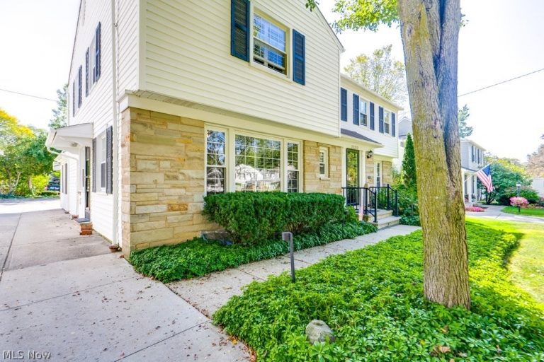 22212 Byron Road, Shaker Heights, OH - Photo 3