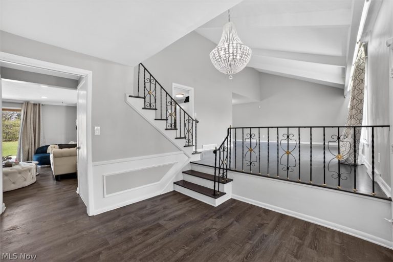 1905 Camberly Drive, Lyndhurst, OH - Photo 4